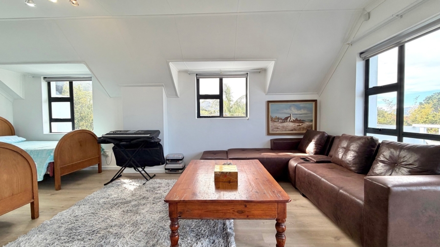 3 Bedroom Property for Sale in Heuningkloof Western Cape